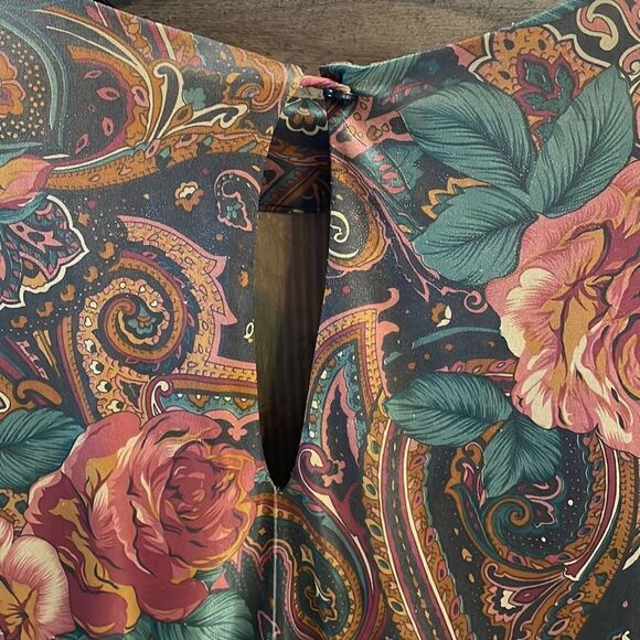 August Max Woman Blouse, Size 1X , Floral/Paisley Print, Green,Brown,Rust Colors - Picture 5 of 6